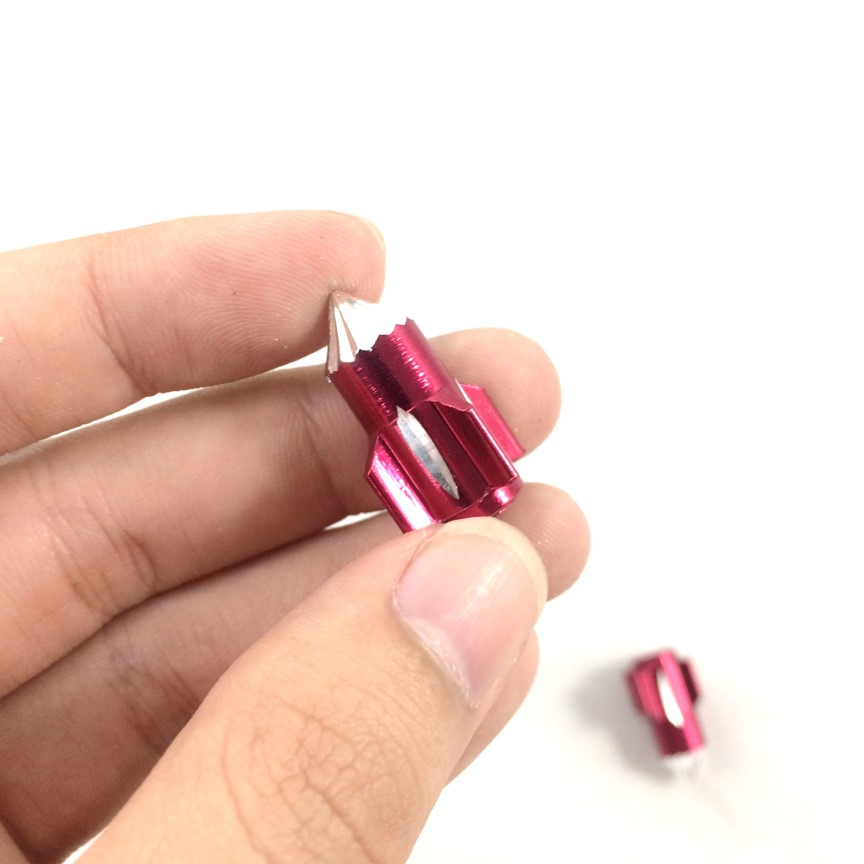 Van vòi xe kiểu dáng bút chì màu đỏ