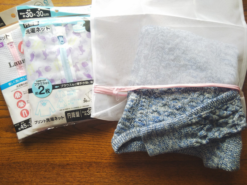 Túi lưới giặt quần áo Okazaki, thiết kế dạng ống giúp cho được nhiều quần áo đồng thời tiết kiệm được diện tích lồng máy giặt khi sử dụng - nội địa Nhật Bản