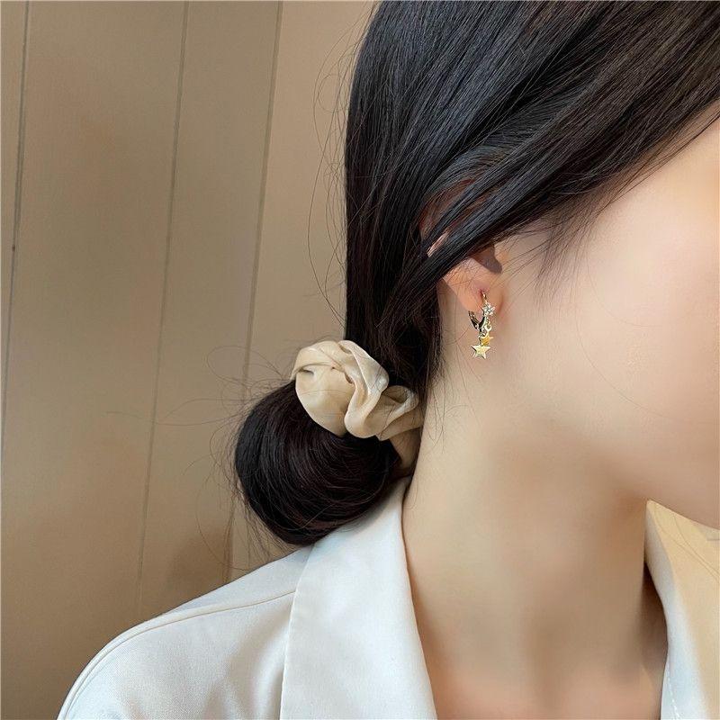 Khuyên tai tròn sao