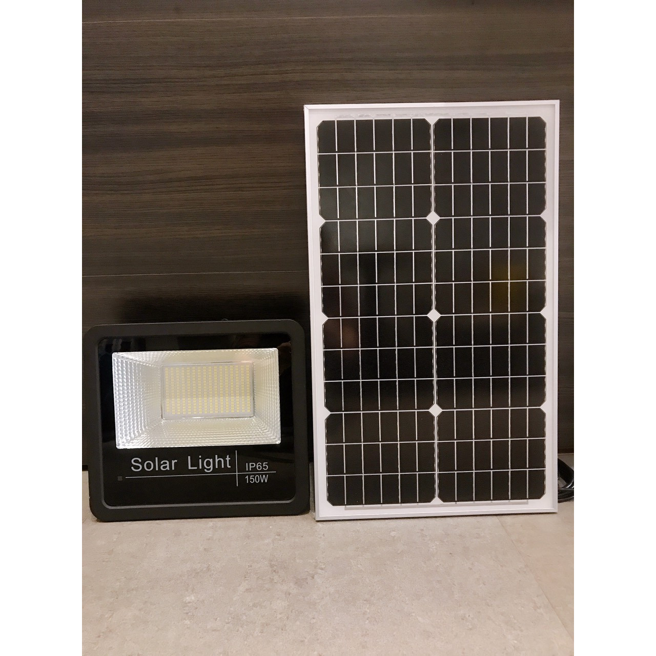 ĐÈN PHA LED NĂNG LƯỢNG MẶT TRỜI 150W CẢM BIẾN THÔNG MINH 1803-150