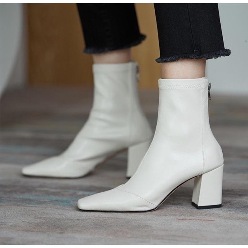 GIÀY BOOTS TRẮNG MŨI NHỌN ĐẾ VUÔNG