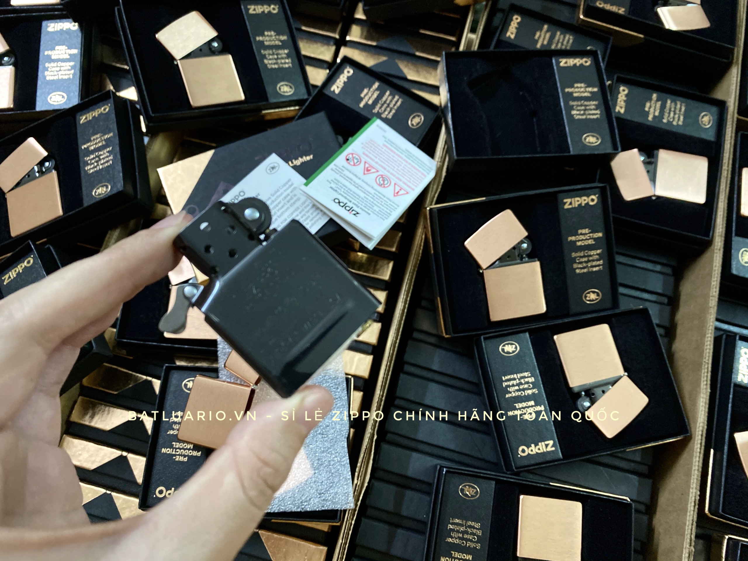 Bật Lửa Zippo 48107 – Zippo Solid Copper – Zippo Copper Case With Black Coated Stainless Steel Insert – Zippo Đồng Đỏ Nguyên Khối 2022