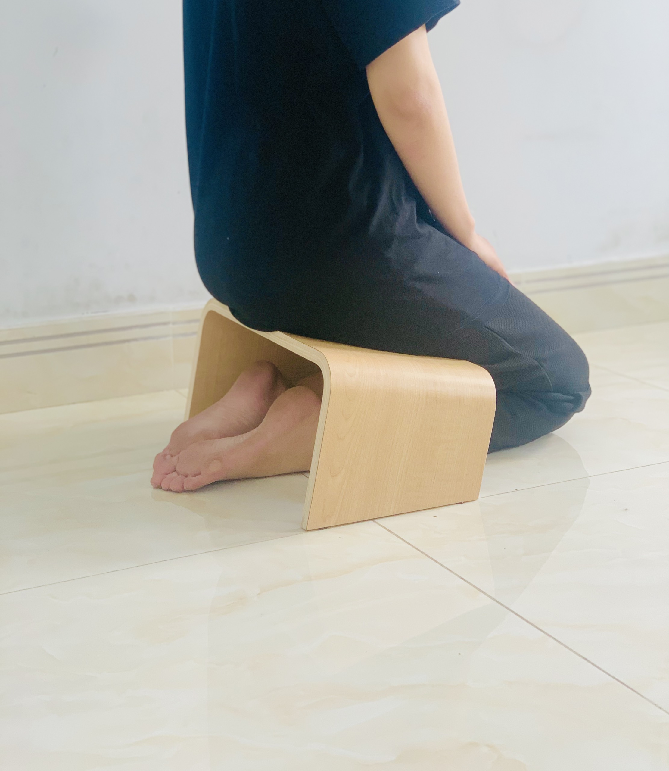 Ghế ngồi thiền Seiza kiểu Nhật, Đôn gác chân gỗ uốn cong Plyconcept Seiza Bench