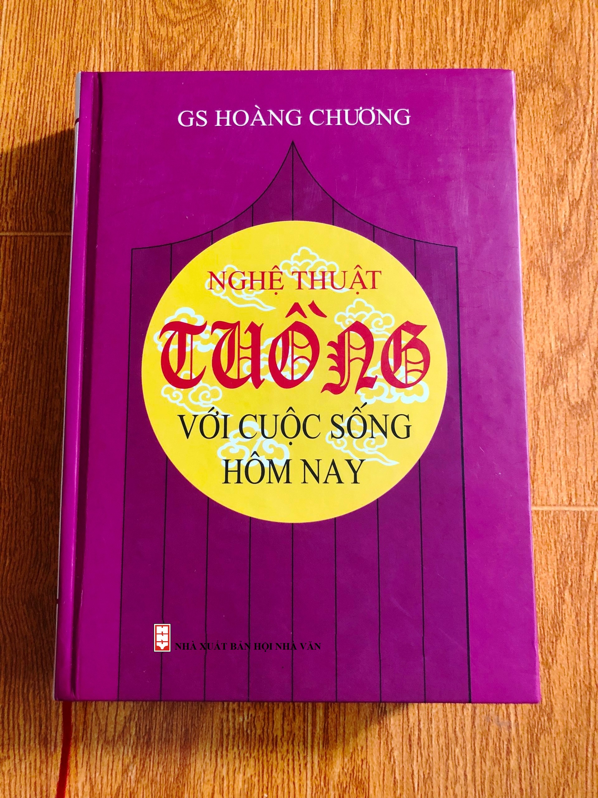 NGHỆ THUẬT TUỒNG VỚI CUỘC SỐNG HÔM NAY - GS HOÀNG CHƯƠNG (SÁCH BÌA CỨNG)