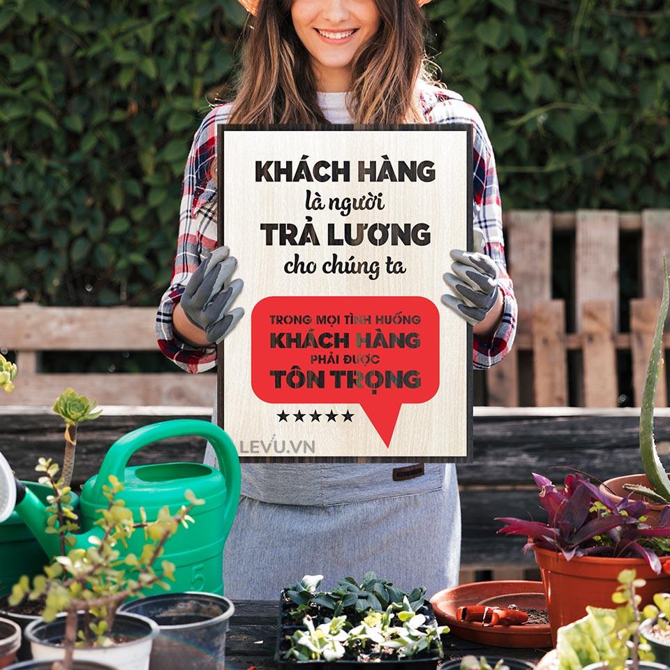 Tranh động lực LEVU LV052 &quot;Khách hàng là người trả lương cho chúng ta, trong mọi tình huống khách hàng phải được tôn trọng