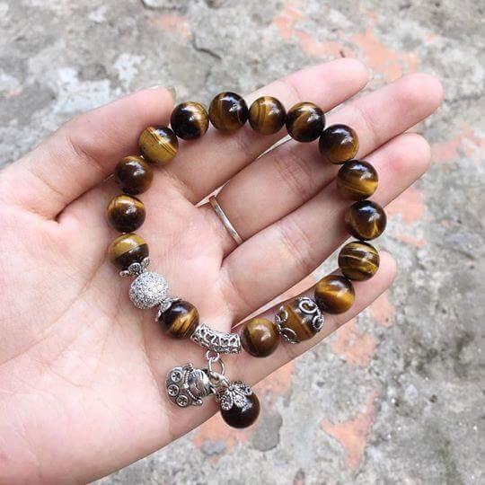 Vòng tay phong thủy đá Mắt Hổ Vàng Nâu 10 ly mix charm