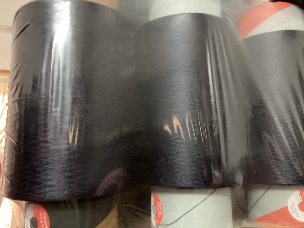 Chỉ Tơ vắt sổ 150A màu đen chất liệu polyester cao cấp