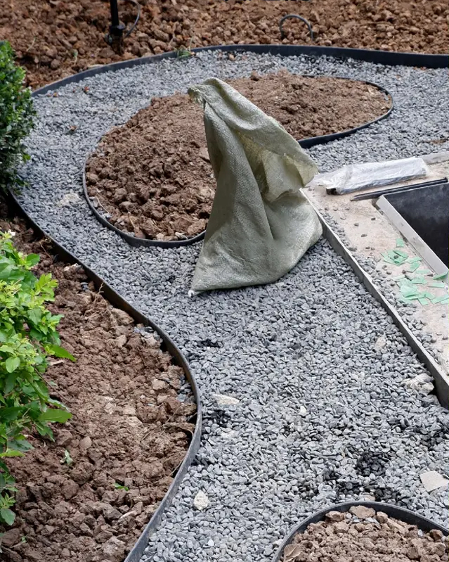 Cạnh, Viền Chắn Cỏ Trang Trí Sân Vườn. Nhựa HDPE Cao Cấp. Cuộn Dài 10 mét. Dùng Tạo Hình, Ngăn Cách Các Vật Liệu, Làm Lối Đi Rải Sỏi, Phân Luống Cây Trồng. Bền Hơn 10 Năm