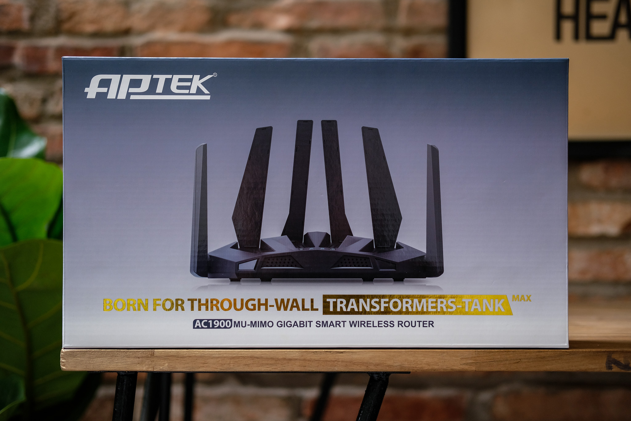 Router Wifi Công Suất Cao Băng Tầng Kép AC1900 APTEK A196GU - Hàng Chính Hãng