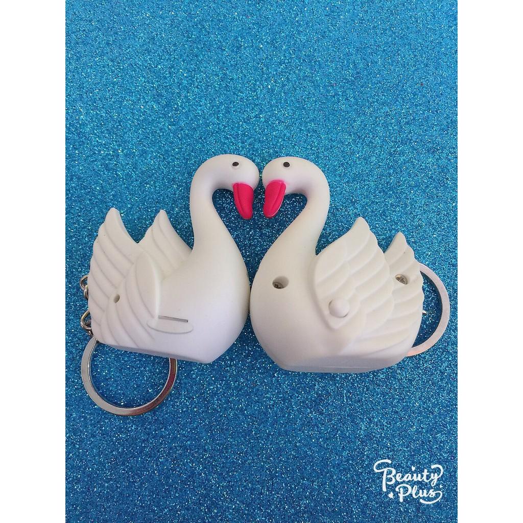 Móc khóa thiên nga  phát sáng mã QHC99 H8 in 1