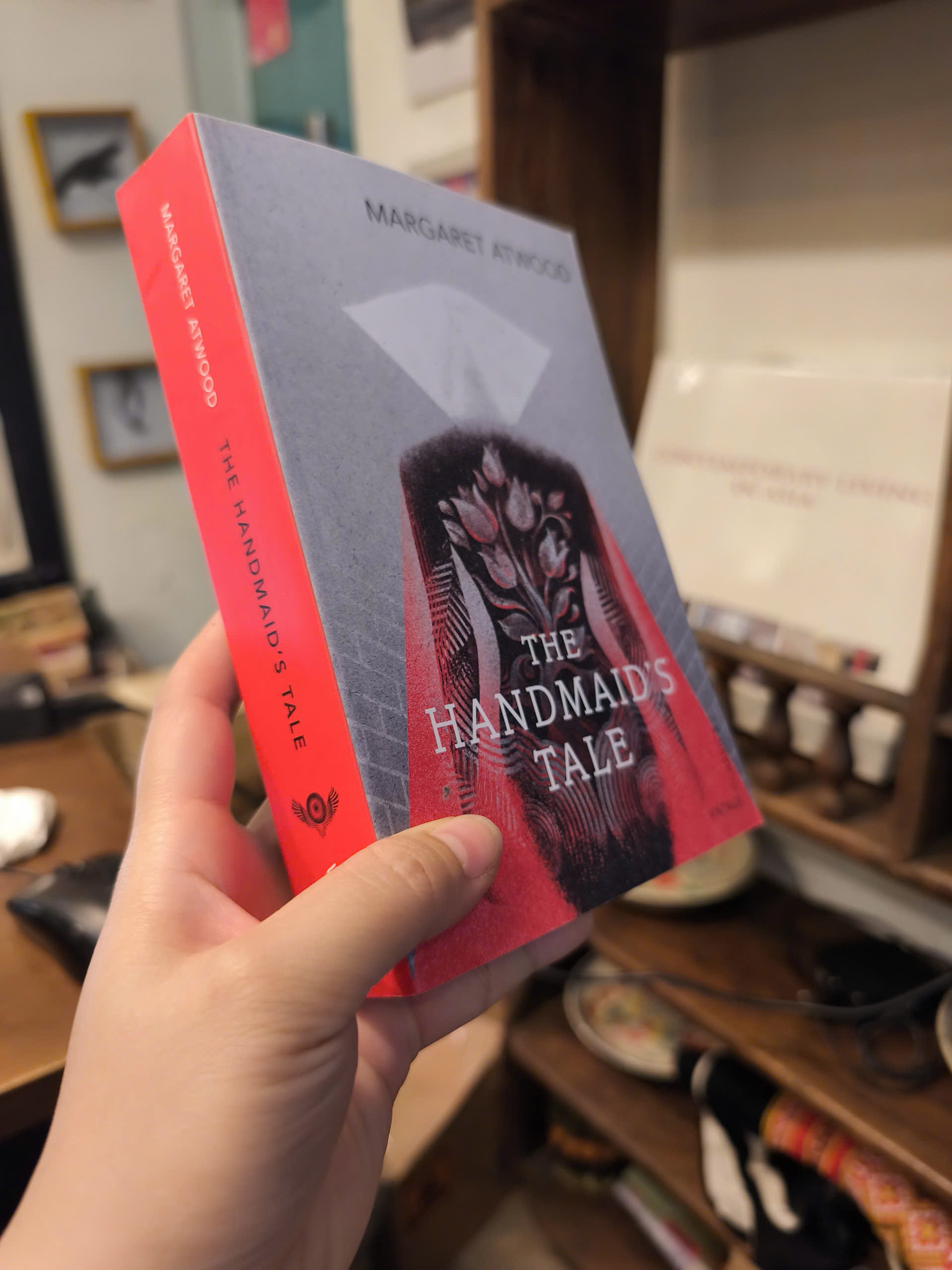 Sách - The Handmaid's Tale by Margaret Atwood - Fiction| Classics