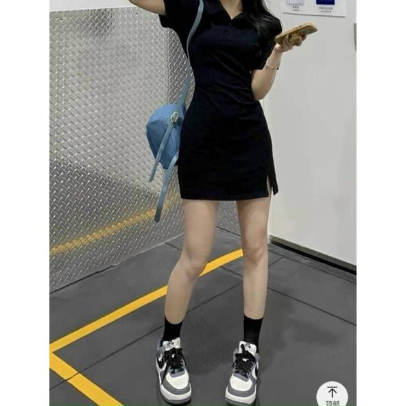 Đầm đen cổ polo ôm body xẻ dáng basic năng động