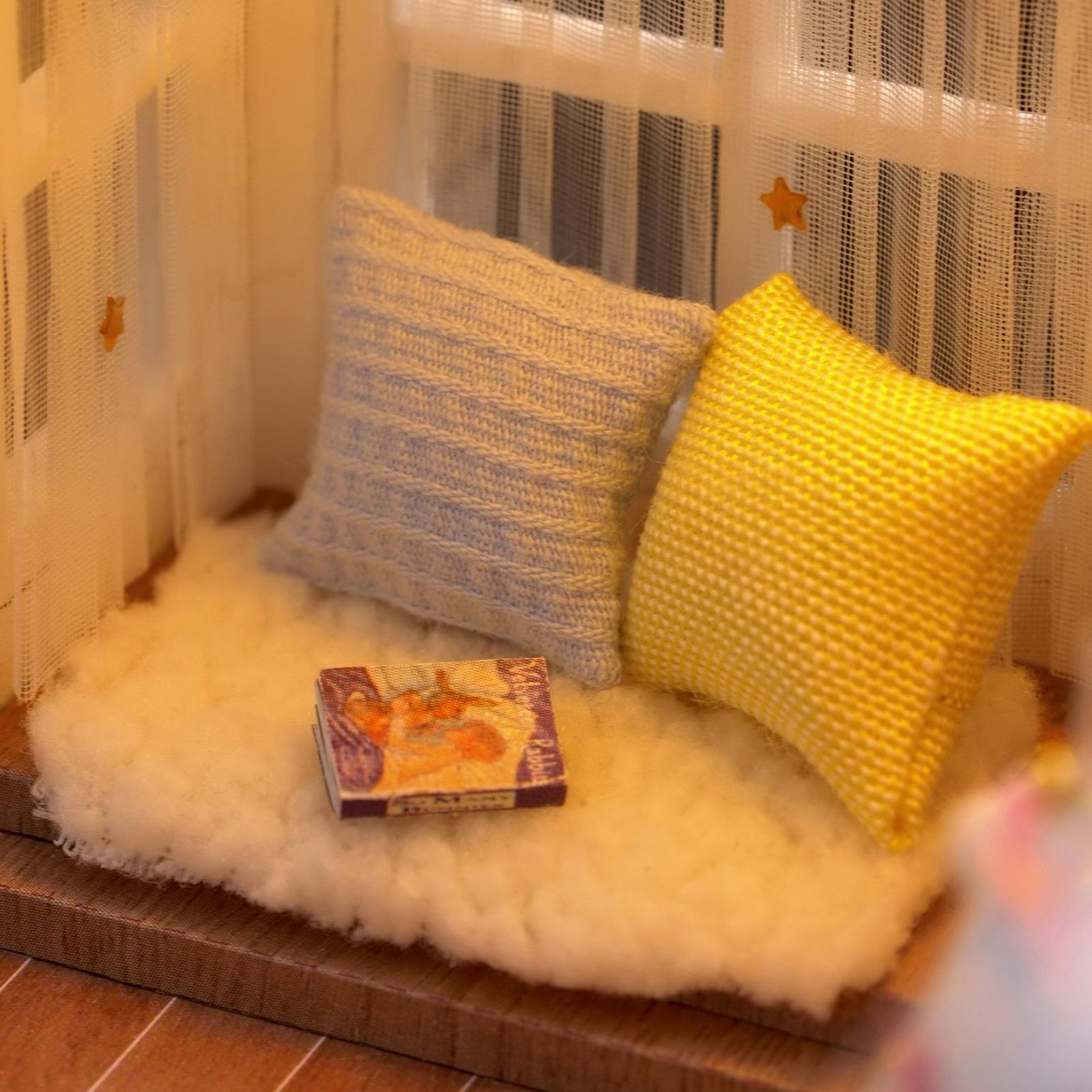 Dolls House & Dust Proof & LED Light Creative Room Toys for Little Children Gift