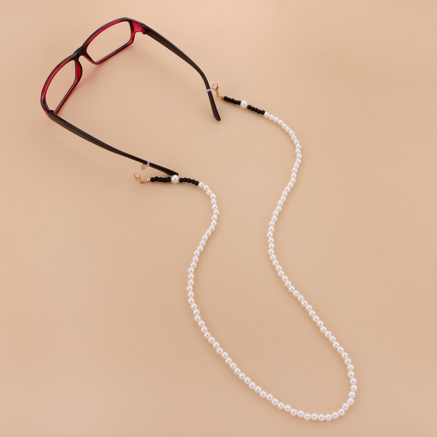 Chuỗi đeo kính hạt châu nhỏ mix màu đen trắng nổi bật đơn giản mà ấn tượng dây giữ khẩu trang chống thất lạc rơi rớt