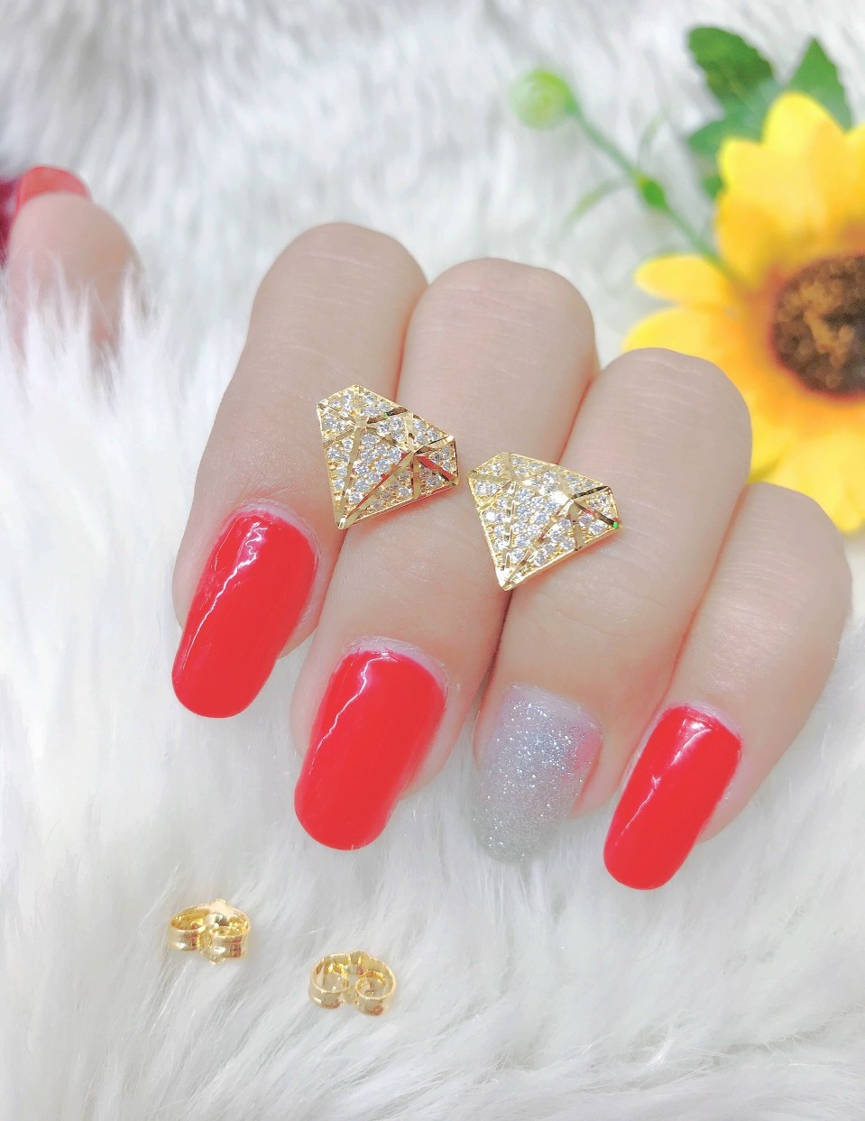 Đôi Bông Tai Nữ Mạ Vàng Hình Kim Cương Mẫu 04.0705