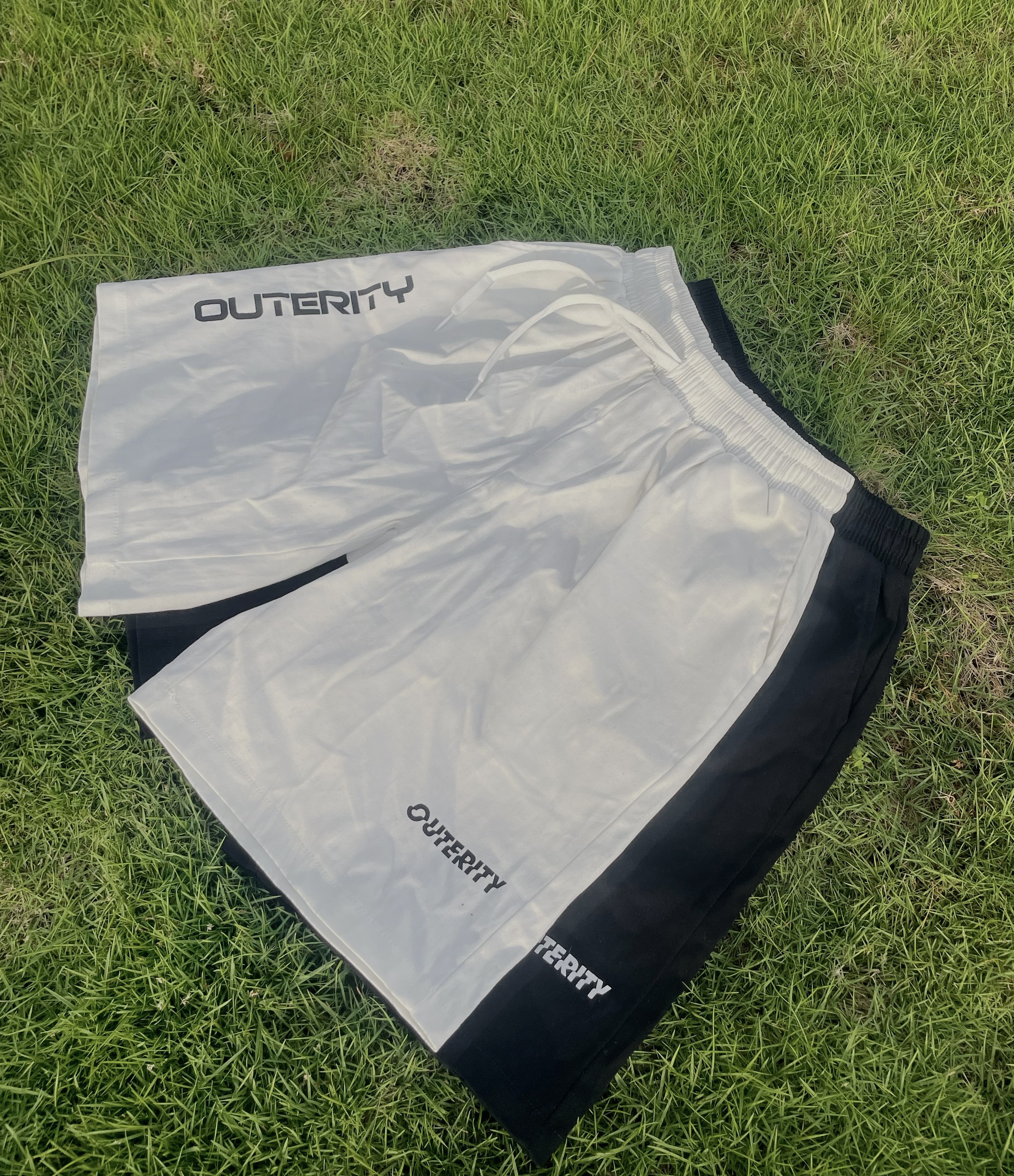 Quần Short Kaki Local Brand In Chữ OUTERITY màu đen trắng form unisex phong cách Ulzzang - Gin Store