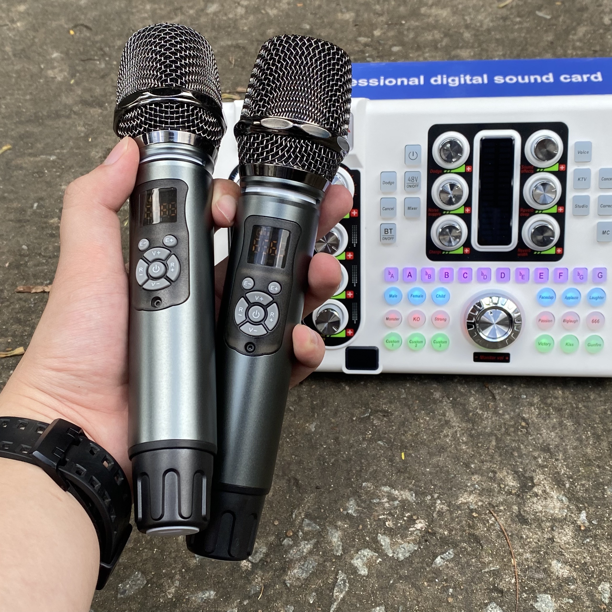 BỘ ĐÔI LIVESTREAM, HÁT KARAOKE ONLINE Soundcard MTMAX X6Pro - Thiết Bị Hỗ Trợ Thu Âm Và Phát Sóng Livestream Chất Lượng Cao - Micro Đa Năng AK298