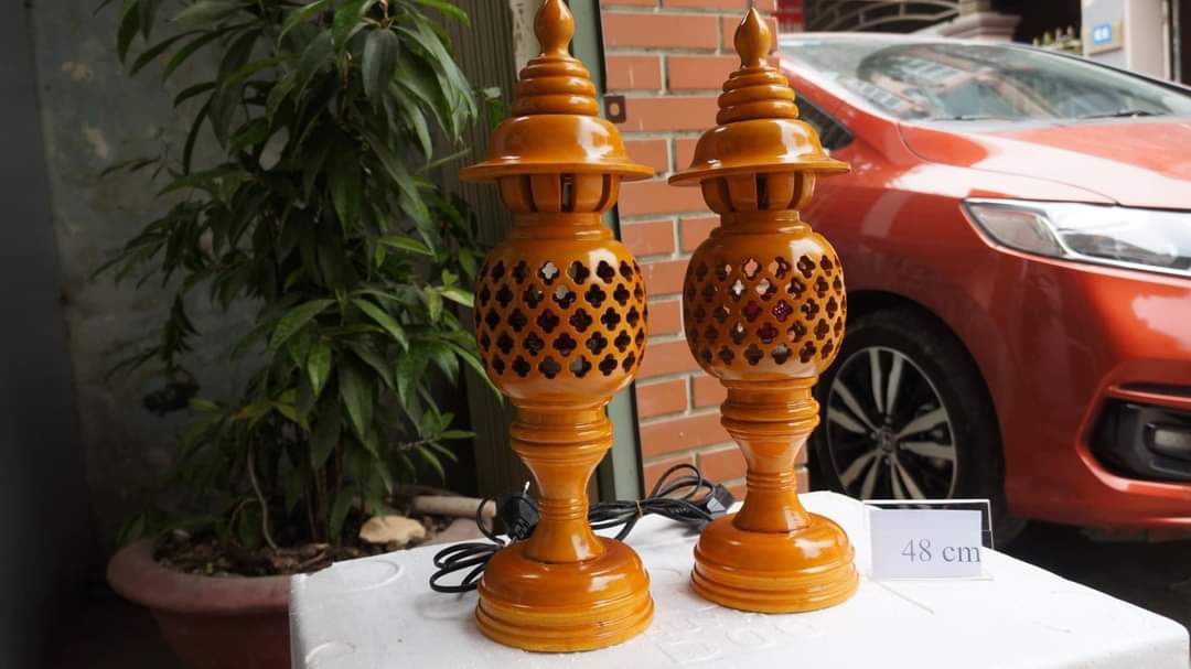 Cặp Đèn Thờ Gỗ Tràm Bông Vàng Cao 48cm