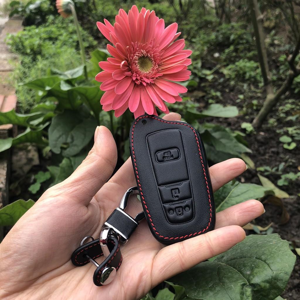 Bao da, ốp móc chìa khóa dành cho TOYOTA Corolla Cross cam kết da thật siêu bền, có logo kim loại nổi