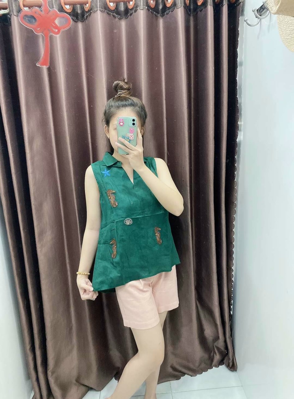 Áo linen thêu họa tiết xẻ lai