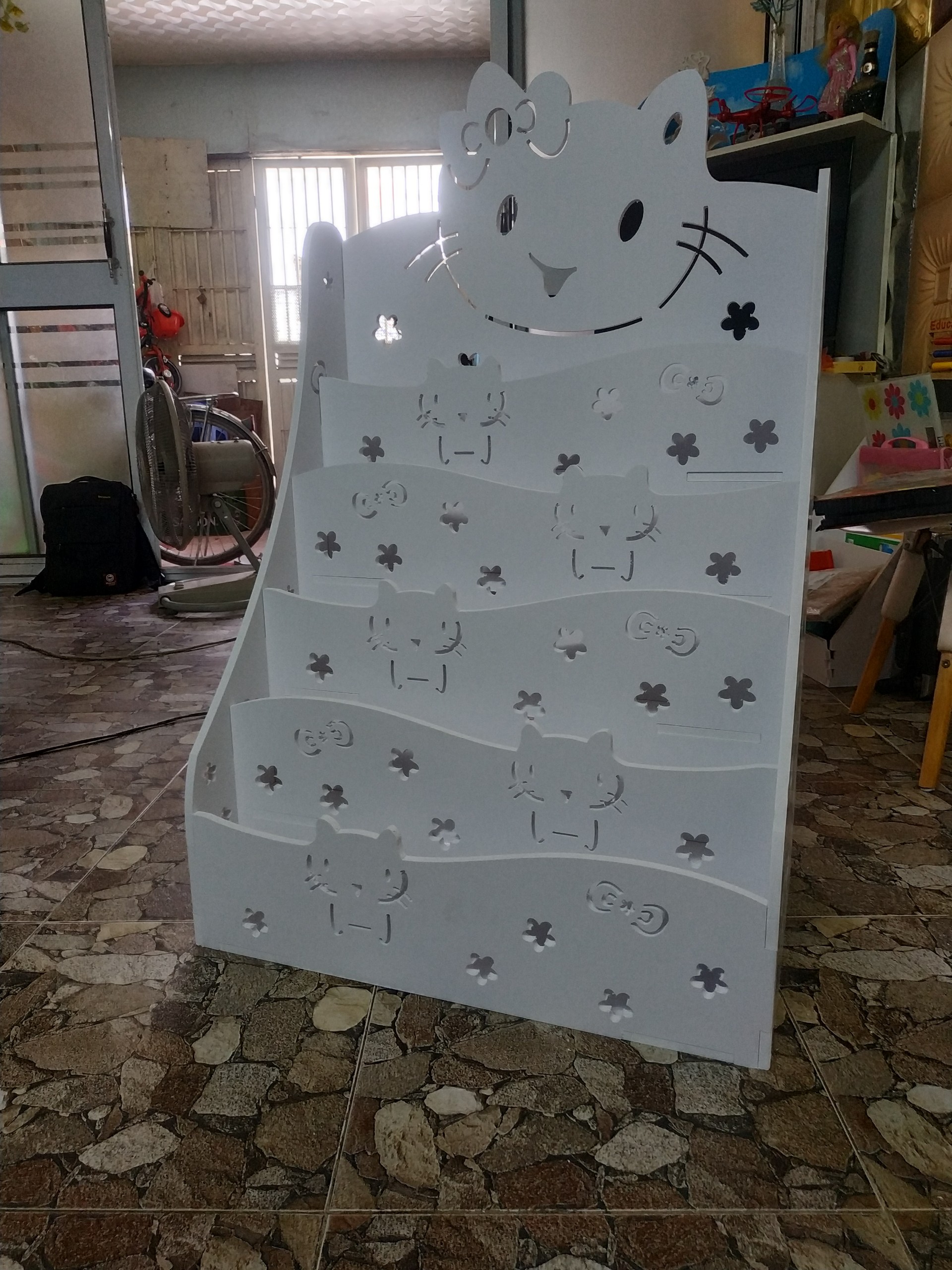 Kệ sách Kitty đựng đồ đa năng