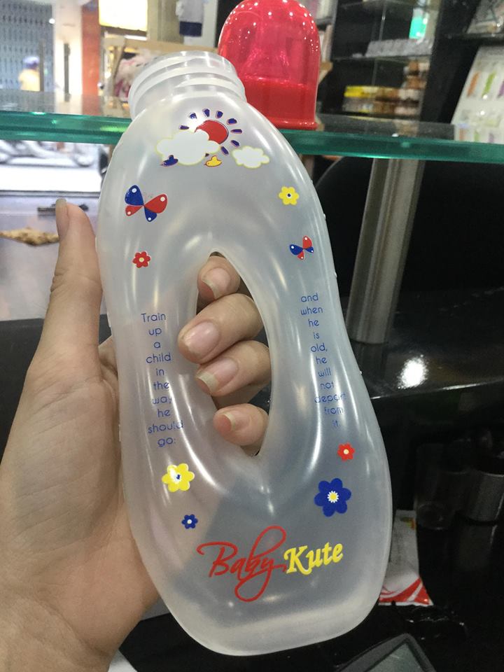 Bình sữa Baby Kute bằng nhựa PP tay cầm 250ML nhập khẩu từ Thái Lan