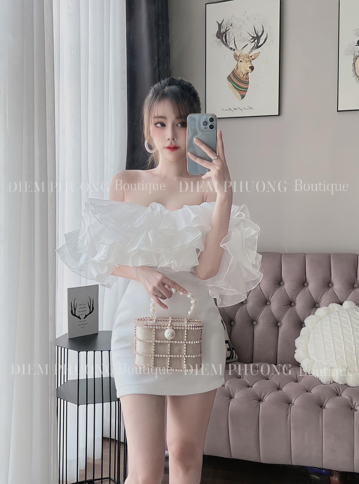 ĐẦM ÔM TRỄ VAI VOAN NHÚNG