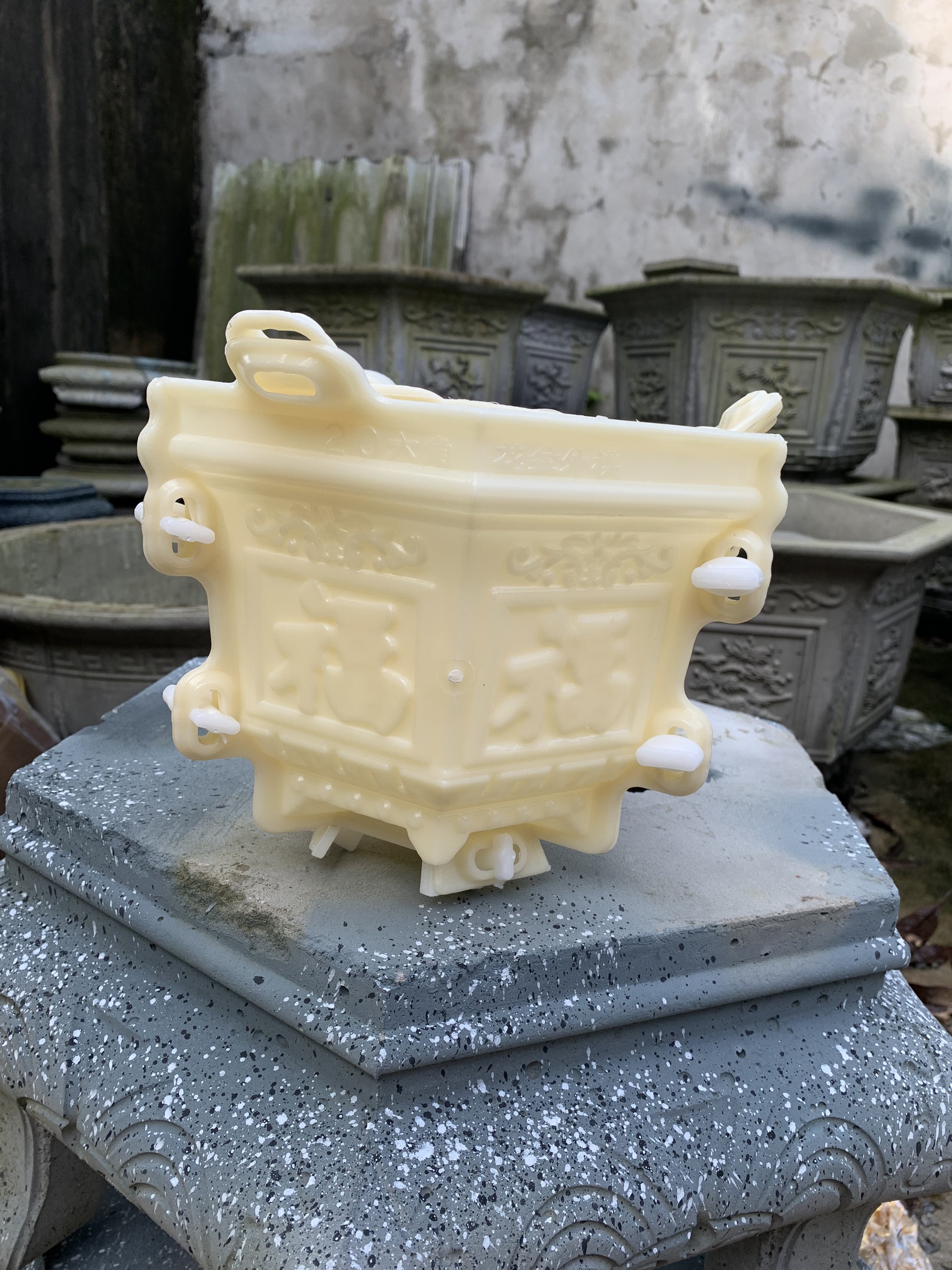 Khuôn chậu lục giác 20cm , khuôn đầy đủ lòng trong, dễ dàng thi công