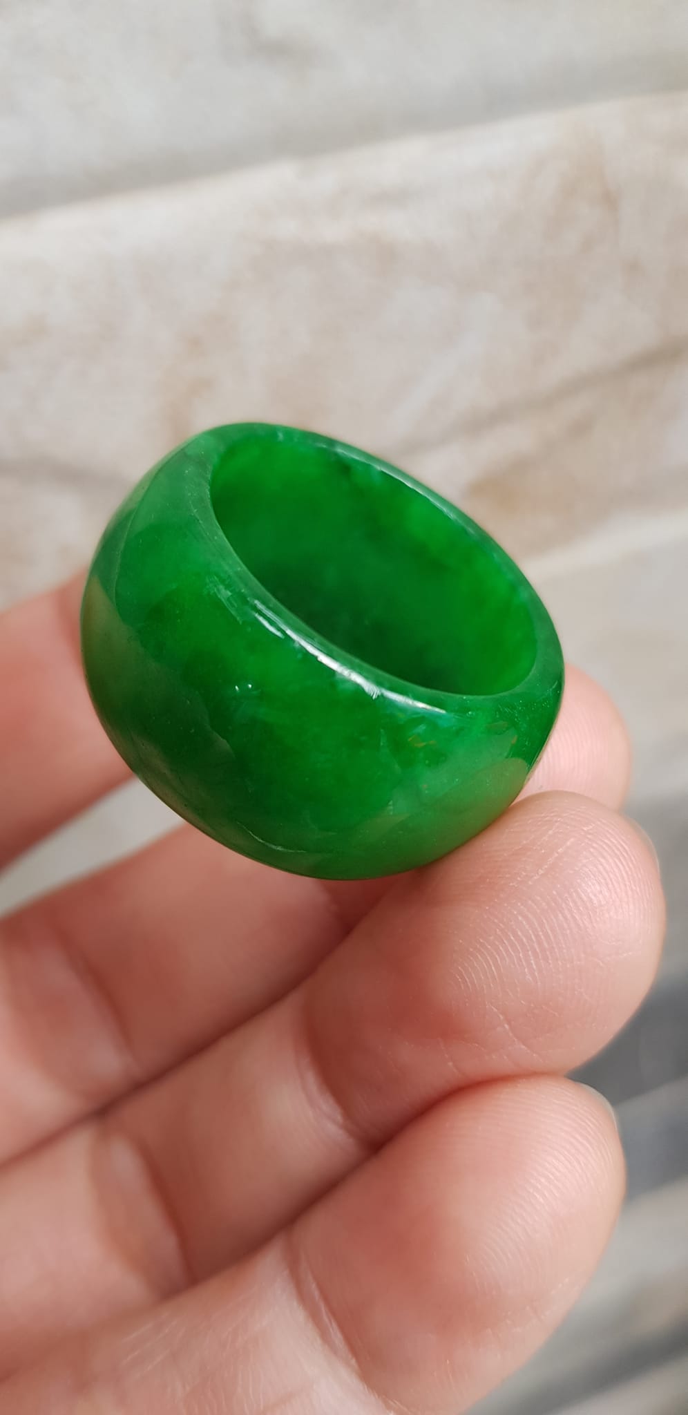 Nhẫn Nam Đá cẩm thạch Xanh tươi bóng đẹp Nhẫn ni 20mm x Cao 14mm x dầy 4mm Hợp nam mệnh mộc mệnh hỏa mệnh Thủy đeo nhẫn ni 20mm đẹp ạ