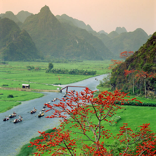 Mua Tour Chùa Hương - Động Hương Tích 01 Ngày, Gồm Bữa Trưa, Khởi Hành Hàng  Ngày & Dịp Lễ Tết Từ Hà Nội - Ngày thường tại Vietnam Group Tour