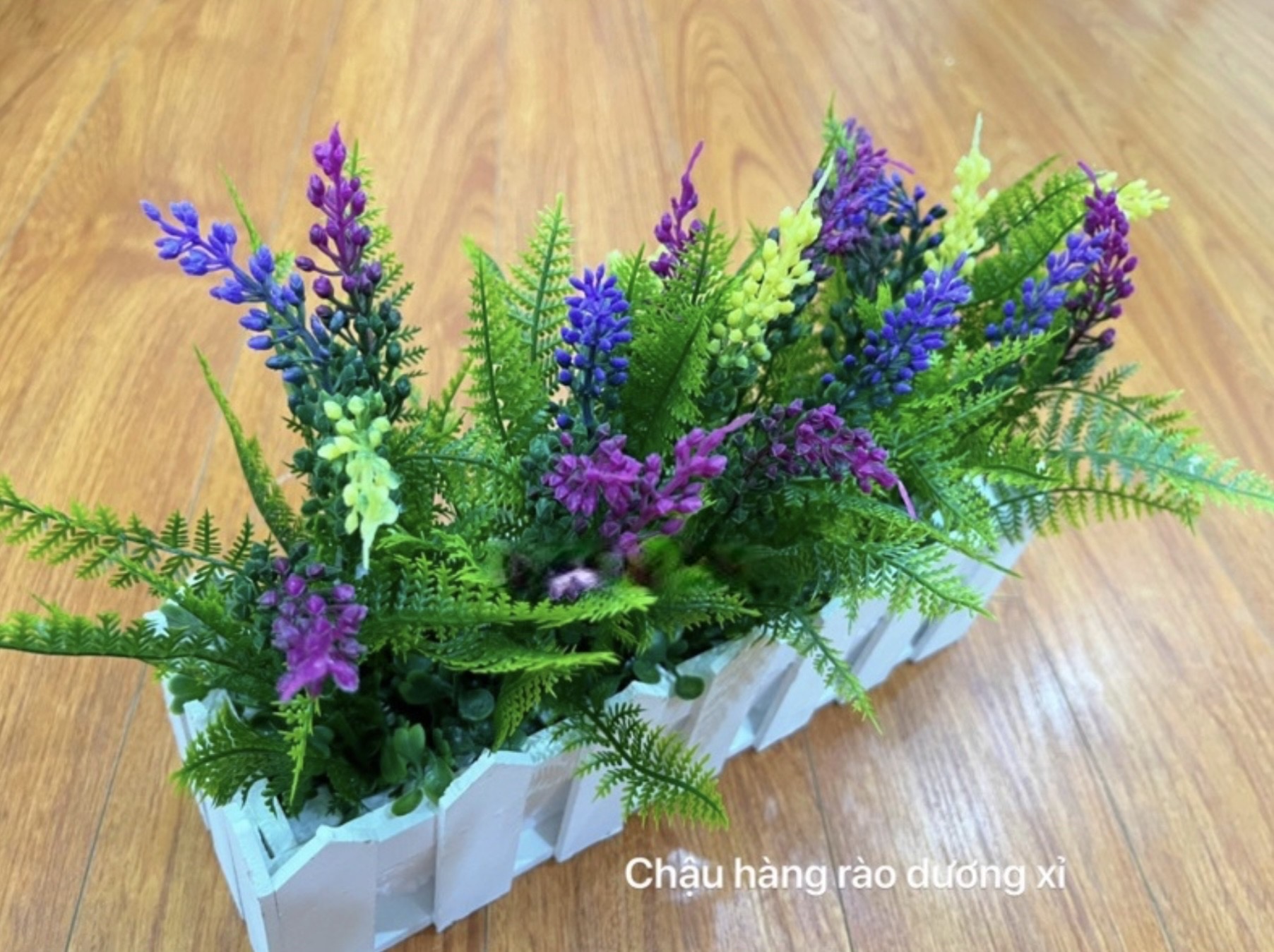 Chậu hoa giả trang trí – Nhiều mẫu mã – Chậu hàng rào cắm sẵn cây giả, hoa lụa decor – Rộng 10 cm – Dài từ 30 đến 50 cm – Cao từ 15 đến 30 cm