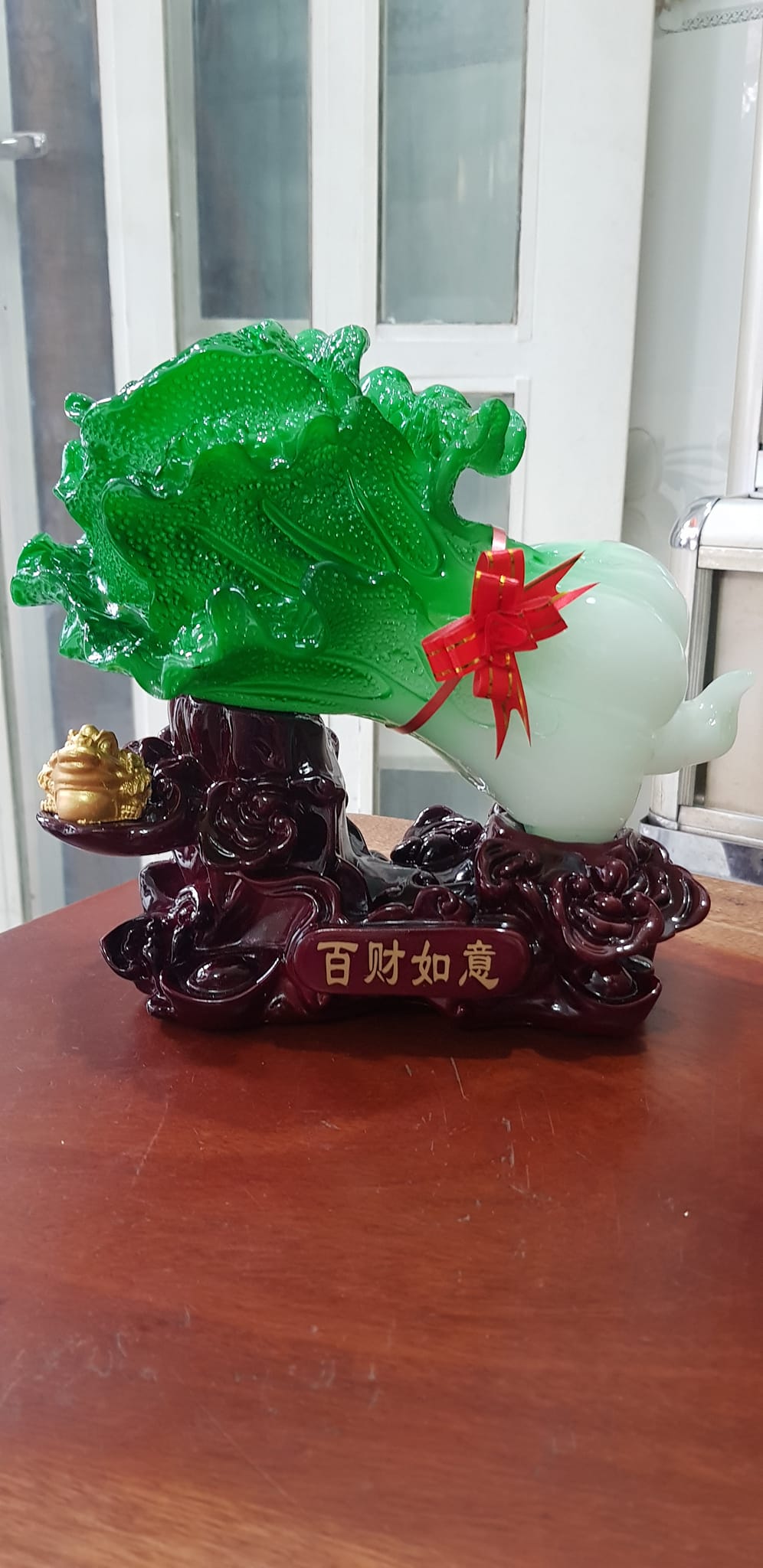 Tượng Bắp Cải Cóc Vàng Phong Thuỷ Tài Lộc đế gỗ thỏi vàng Size trung Ngang 25cm x Cao 21cm x Sâu 11cm Công dụng trưng bắp cải tượng trưng cho của cải cóc giữ ngậm tiền trưng bàn làm việc, nhà, công ty, quà biếu tặng ý nghĩa ạ
