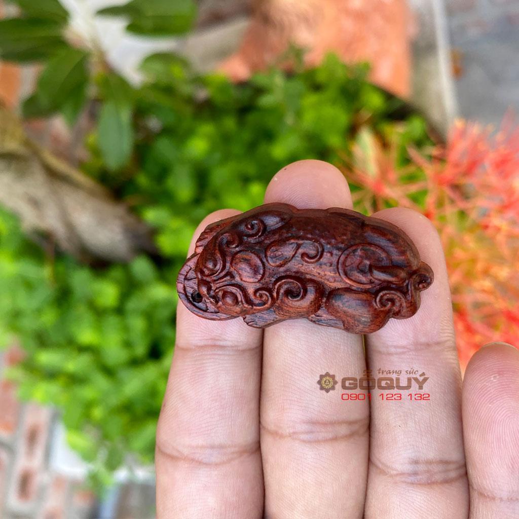 Mặt dây chuyền Tỳ hưu gỗ trắc