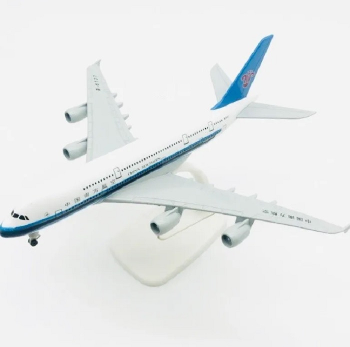 Mô hình máy bay tĩnh A380 China Southern 20cm có bánh xe