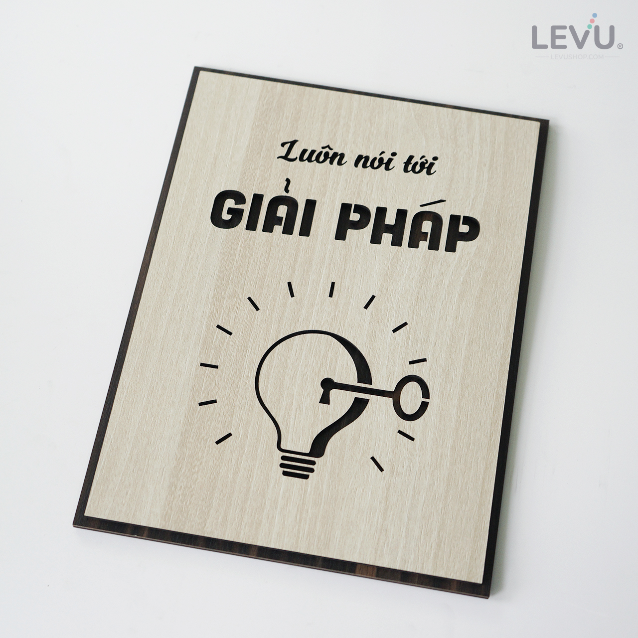 Tranh trang trí văn phòng LEVU LV131 "Luôn nói tới giải pháp"