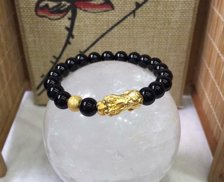 Vòng Tay Phong Thủy Đá Mã Não Đen 8 Ly Mix Charm Tỳ Hưu Bạc Mạ Vàng 24K