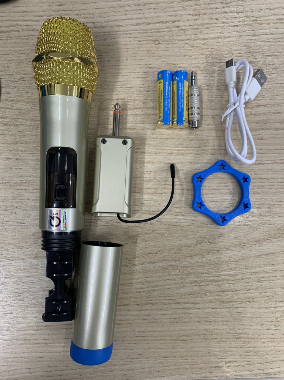 Micro không dây đa năng dùng cho mọi loại loa kéo B518