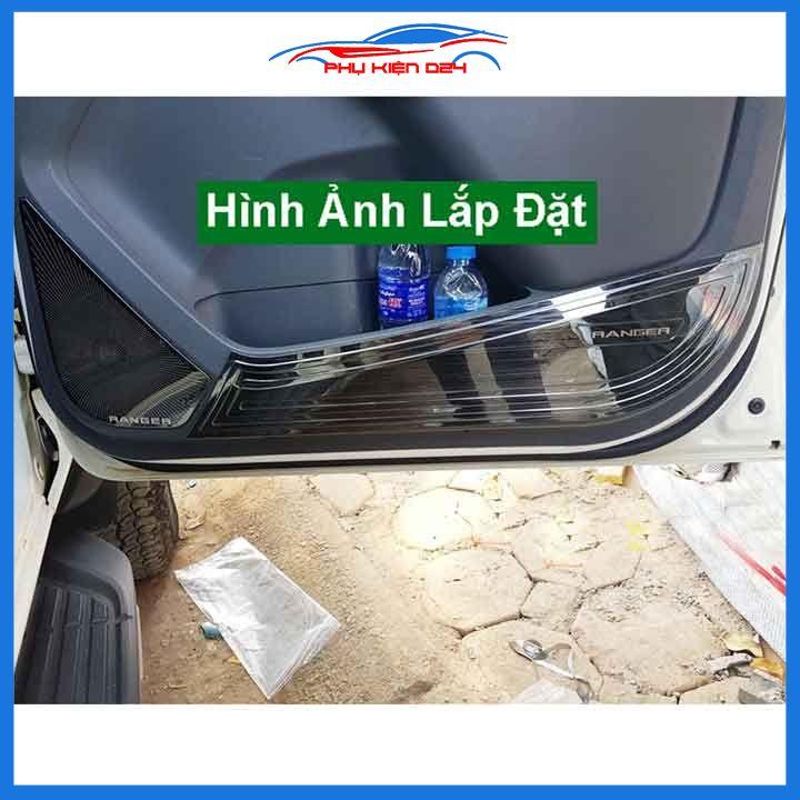 Bộ ốp màng loa vân Titan cho xe Ranger 2017-2018-2019-2020-2021-2022 chống xước trang trí nội thất ô tô