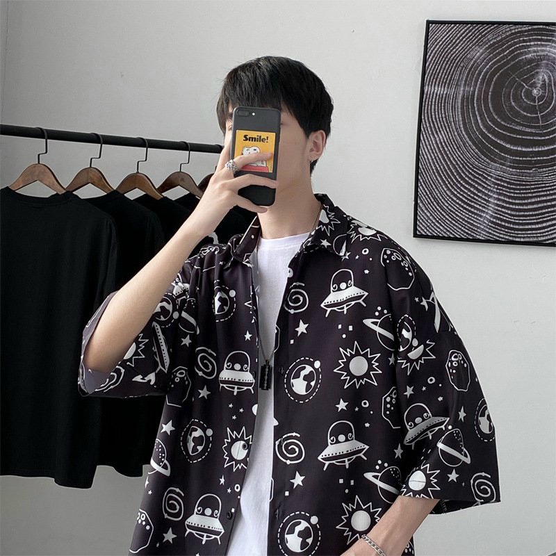 Áo sơ mi nam ngắn tay form rộng họa tiết vũ trụ mới 2 màu đen trắng chất voan lụa mềm mát mẻ