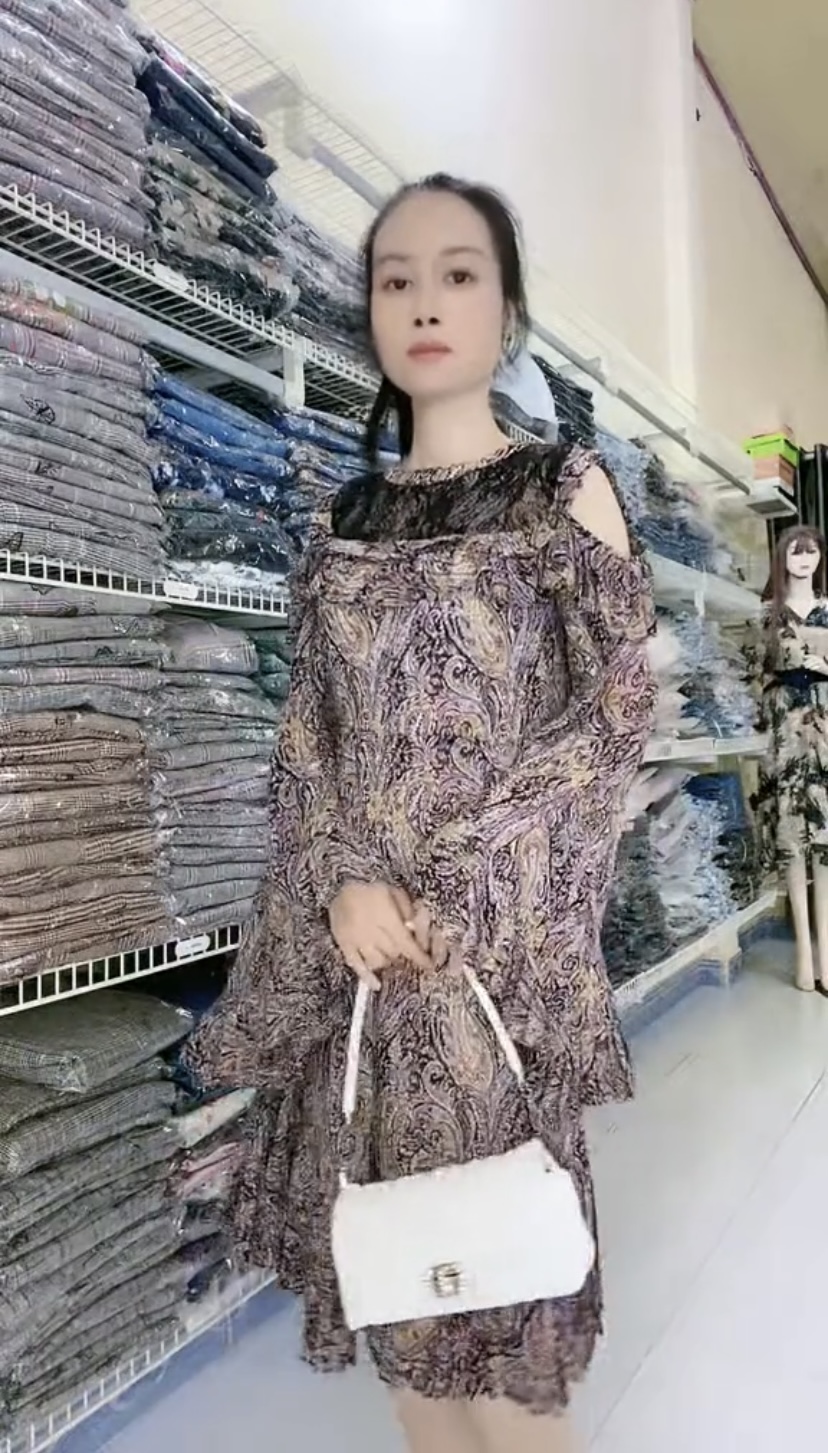 Đầm hở vai xếp ly tay cánh quạt quý phái mát mẻ vừa nữ tính vừa giúp thon gọn bắp tay