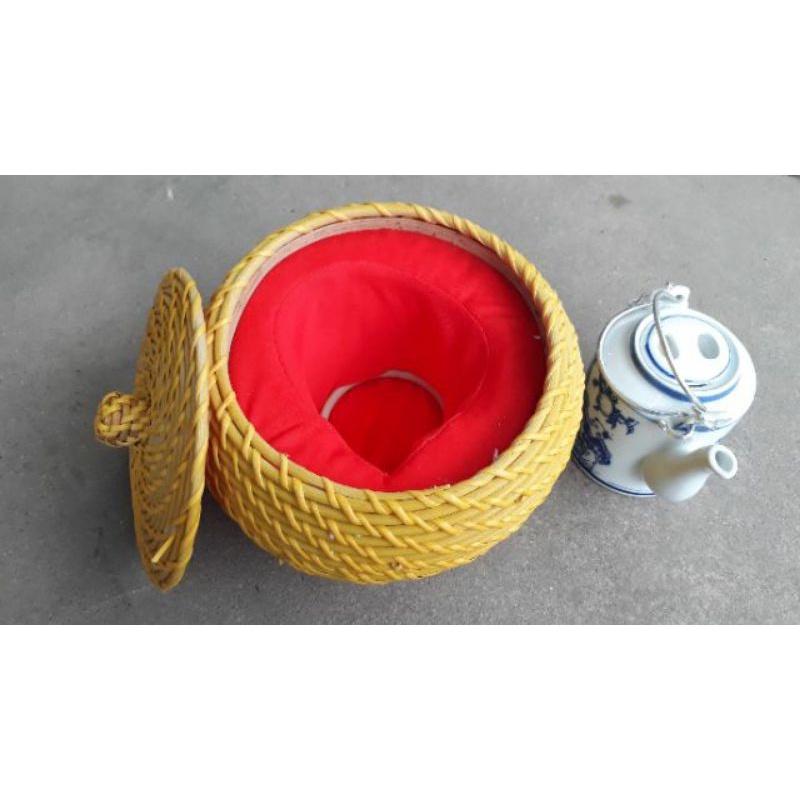 Bộ ủ ấm bằng nhựa giả mây + ấm tích bát tràng
