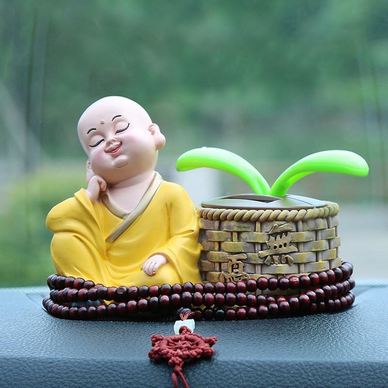 Tượng Chú Tiểu An Nhiên Cạnh Mầm Cây Bồ Đề Lắc Lư Bằng Năng Lượng Mặt Trời Trang Trí Taplo Oto Tặng Chuỗi Vòng 216 Hạt