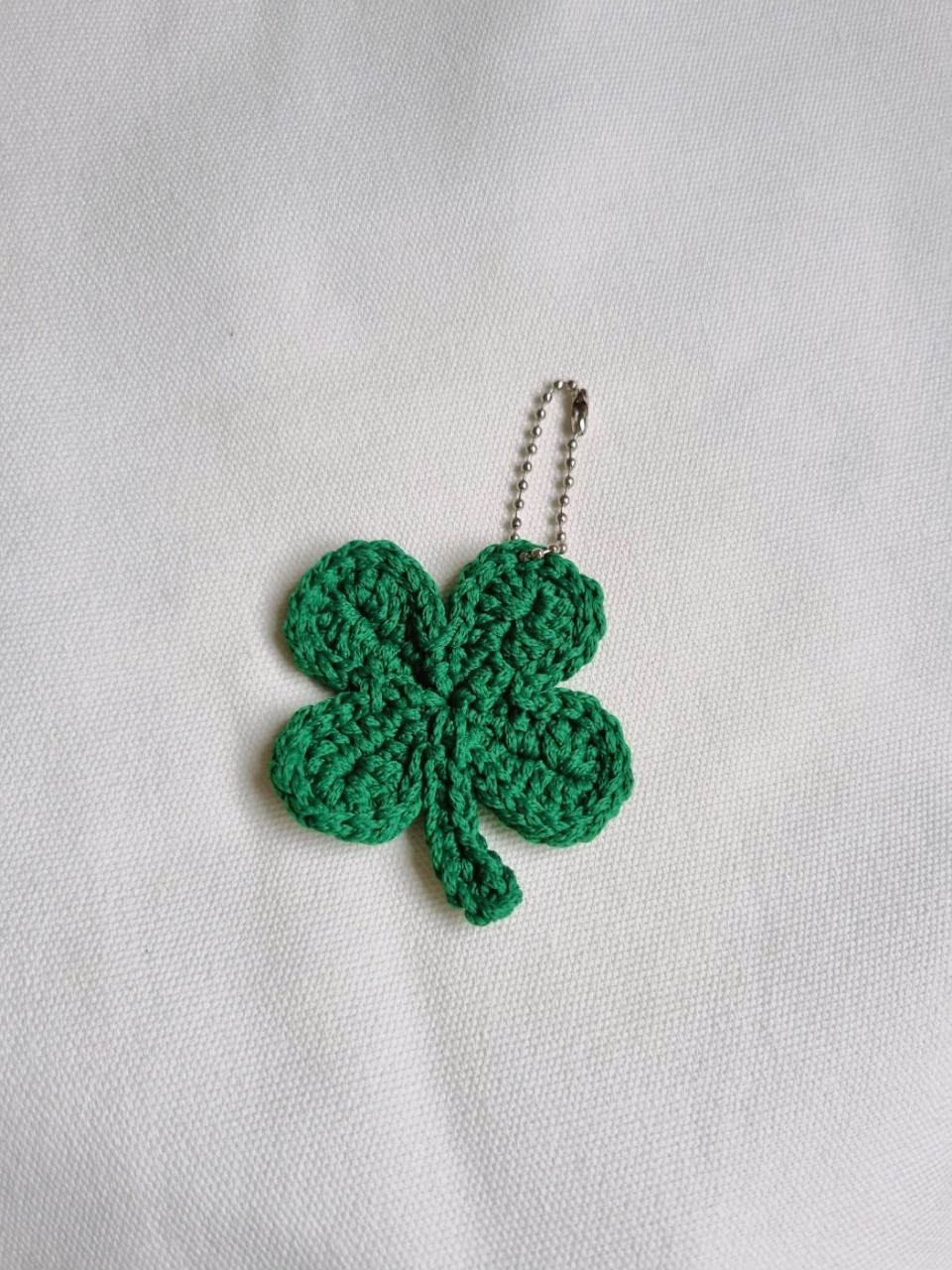 MÓC KHÓA CỎ 4 LÁ PHONG THỦY MAY MẮN DÂY TREO TRANG TRÍ TÚI XÁCH / LUCKY CLOVER