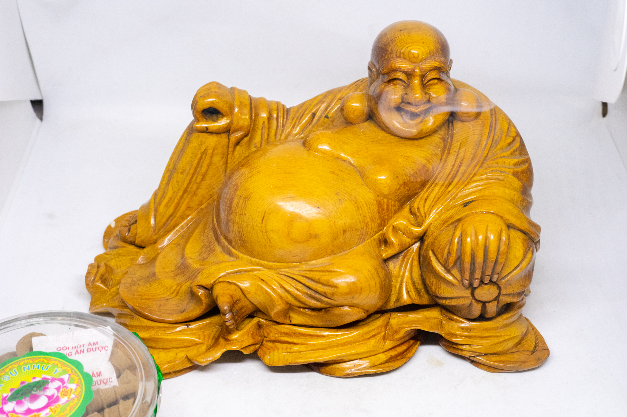 Tượng Phật Di Lặc nằm kiêm lư đốt trầm bằng gỗ Pơ Mu tặng kèm một hộp trầm hương