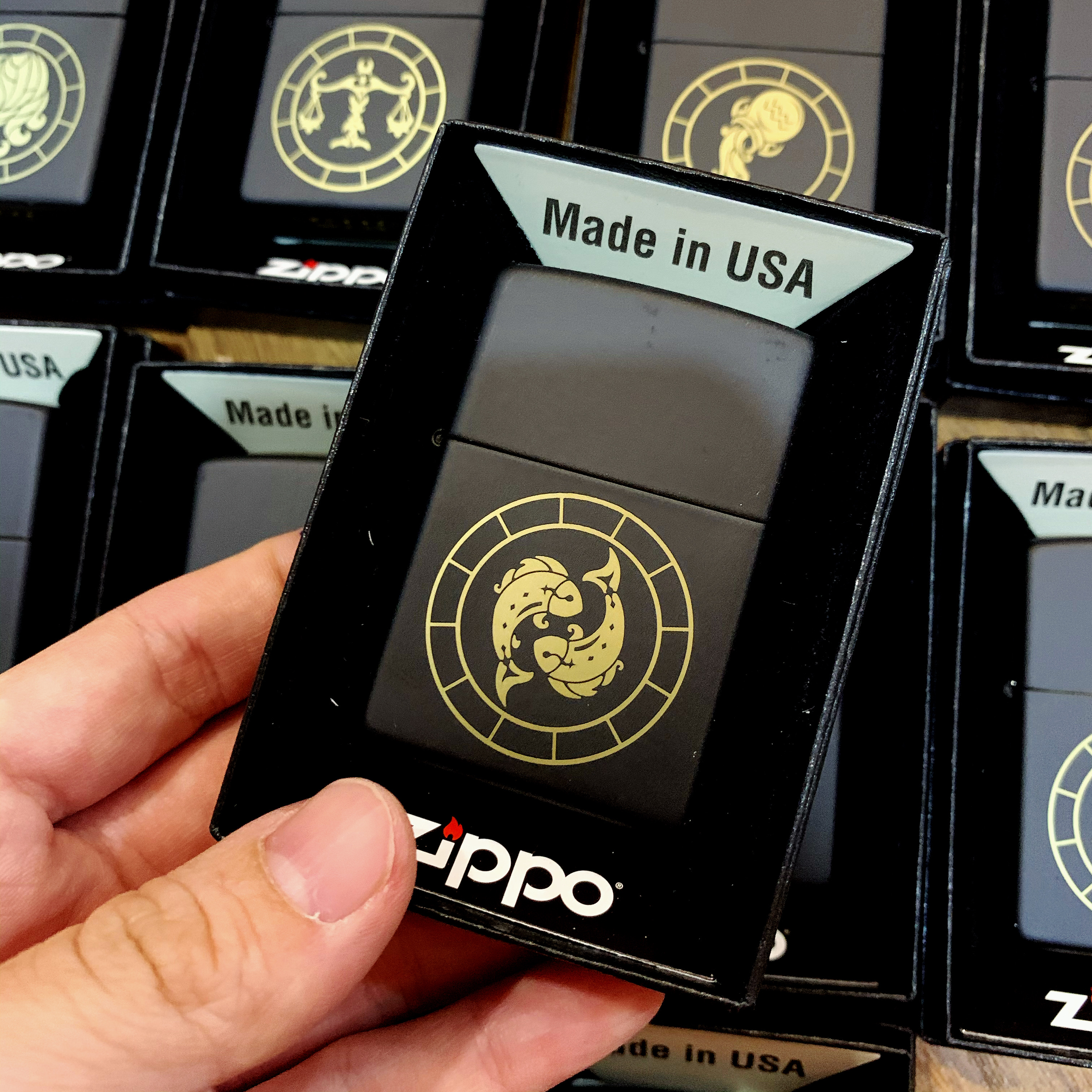 Bật Lửa Zippo 218 Zodiac Pisces Ring