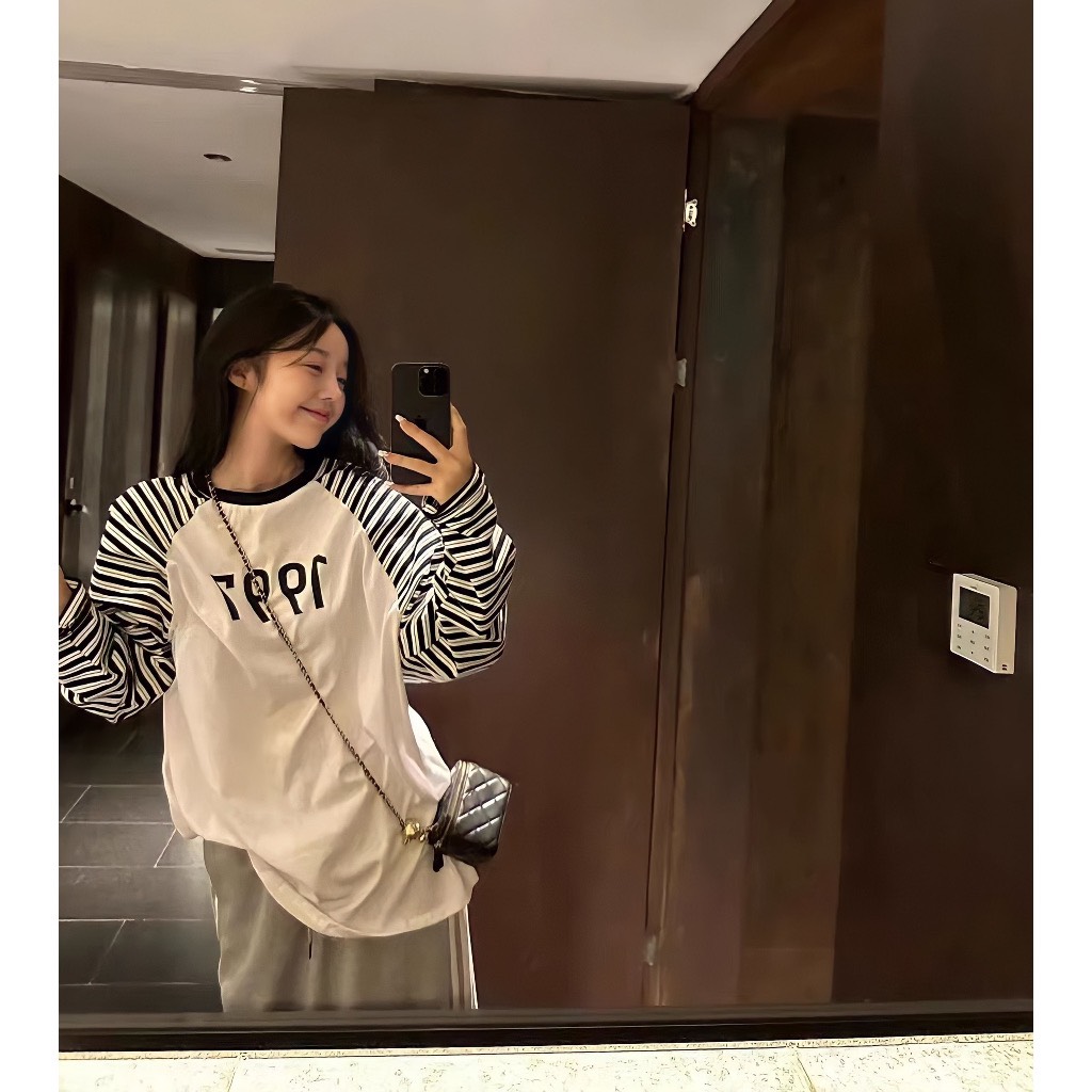 Áo Thun Nữ Tay Phối Kẻ 1997 Dáng Thụng Cổ Tròn In Hình