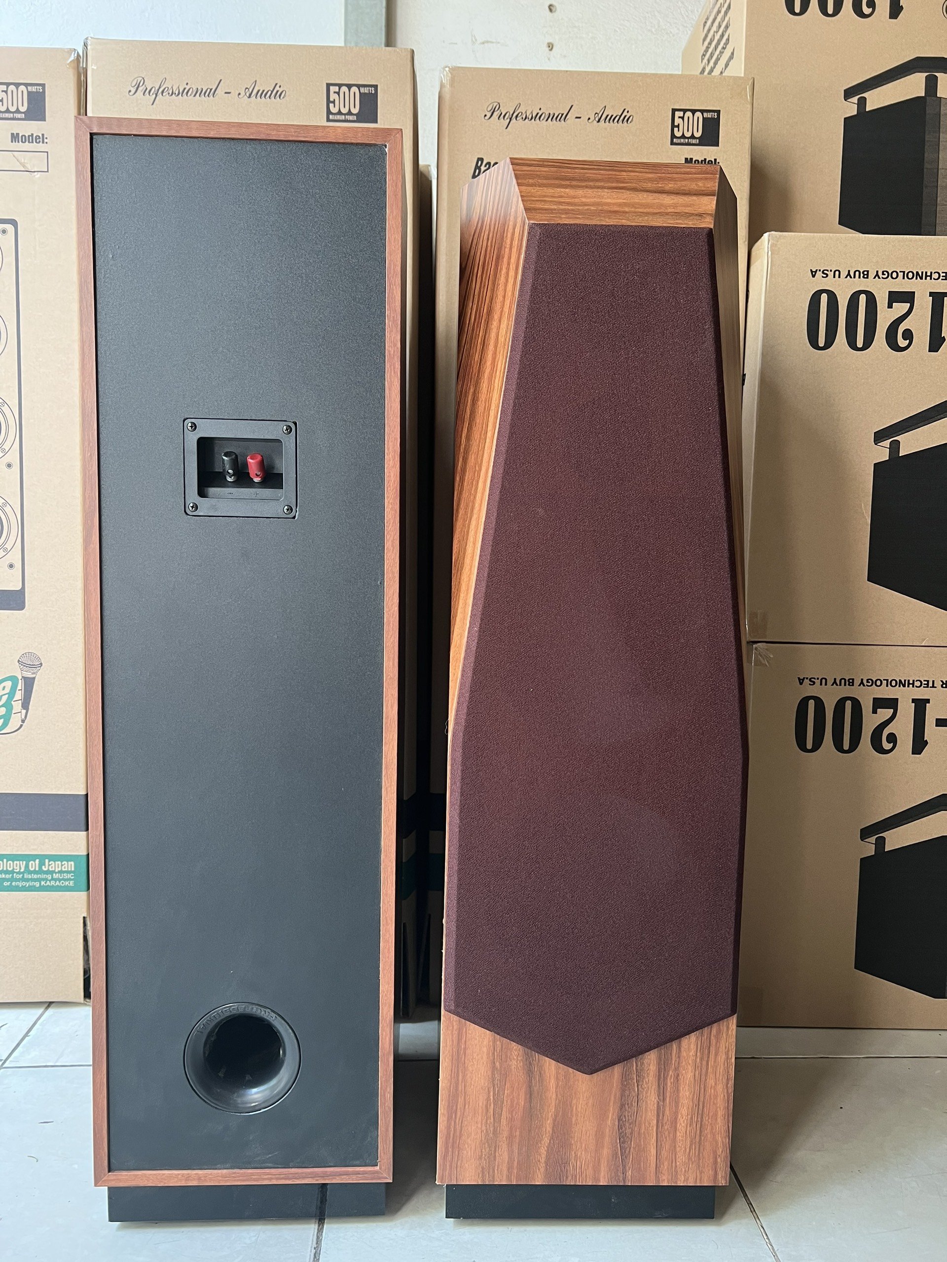 Vỏ Thùng loa đứng 20 loa sử dụng 2 bass 20 và 2 chép tròn có đường kính 10,5 cm Hải Triều