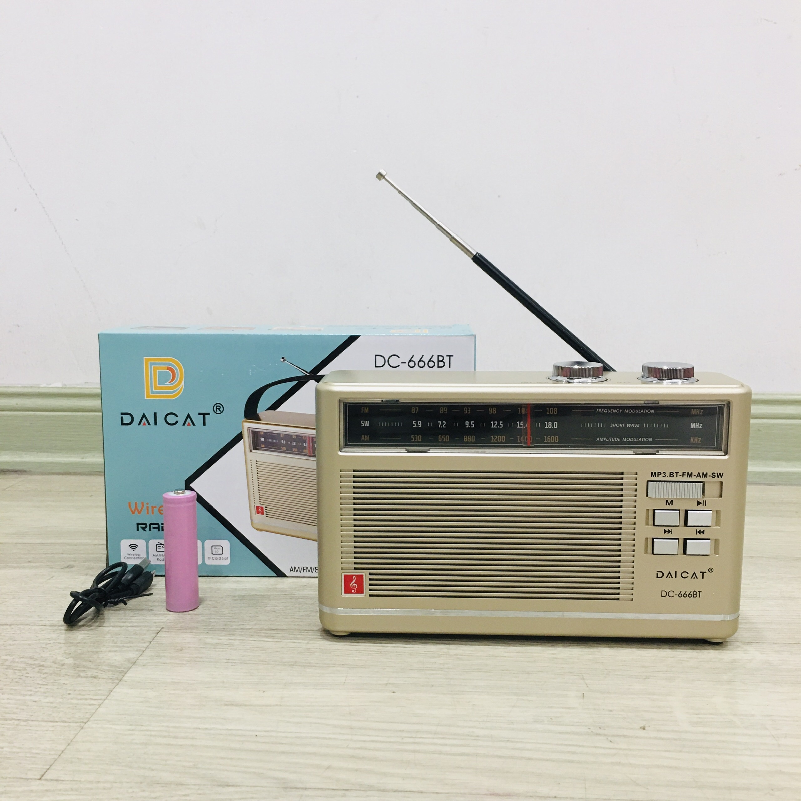 ĐÀI FM Radio DC-666BT- Bluetooth Đa Chức Năng Hỗ trợ thẻ nhớ và Usb mẫu mới Cho người thân yêu-Hàng Chính Hãng