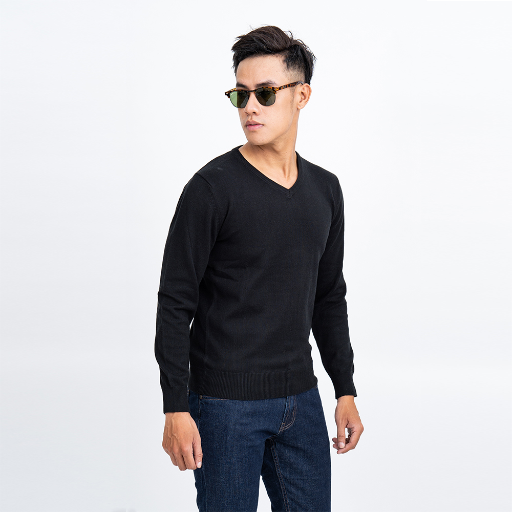 Áo len nam dài tay cổ tim màu đen NOVELTY 180558I