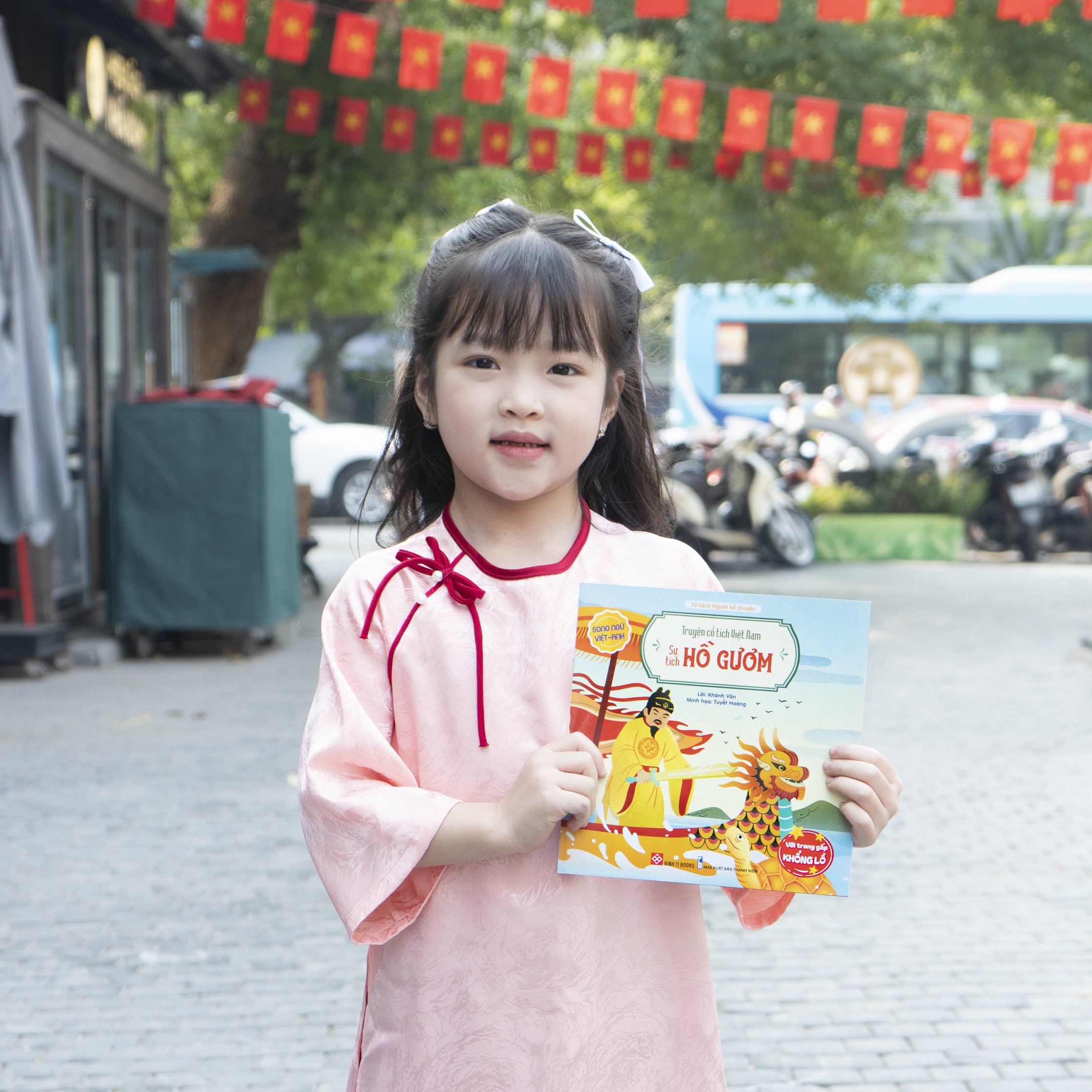 Sách - Truyện cổ tích Việt Nam (Song ngữ Việt-Anh) (Với trang gấp khổng lồ)- Đinh Tị Books